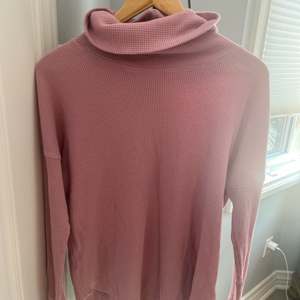 2 sweater bundle Aritzia Babaton Pink and Black Turtleneck Women Sweaters size M